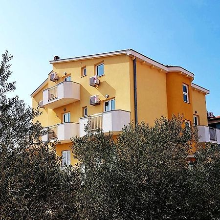 Apartmani Lili Sukošan Εξωτερικό φωτογραφία
