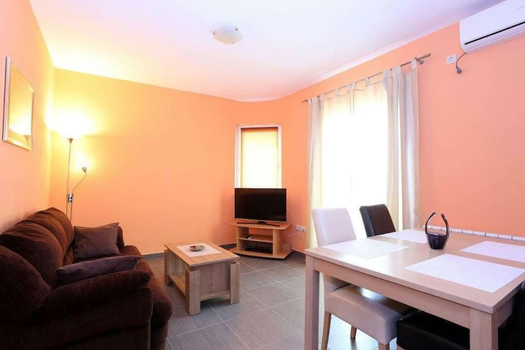 Apartmani Lili Sukošan Εξωτερικό φωτογραφία