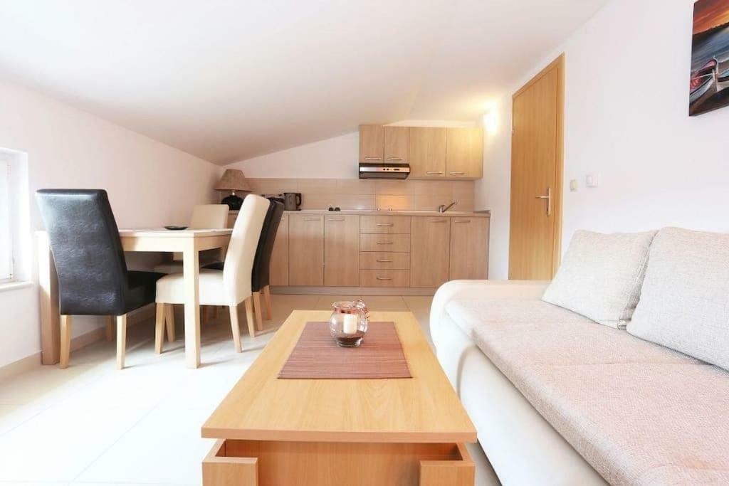 Apartmani Lili Sukošan Εξωτερικό φωτογραφία