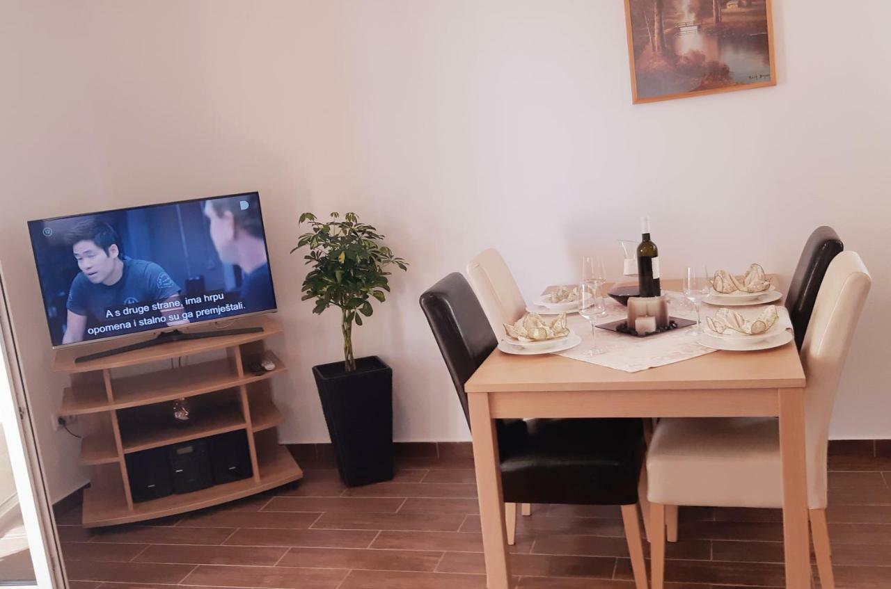 Apartmani Lili Sukošan Εξωτερικό φωτογραφία
