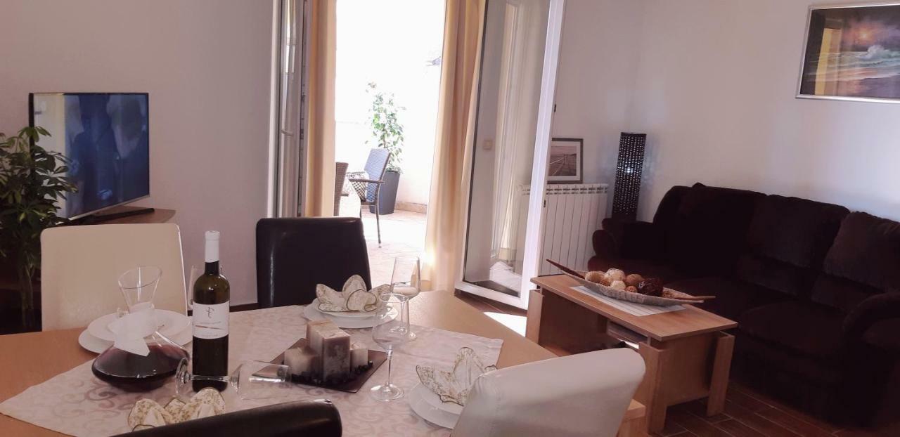 Apartmani Lili Sukošan Εξωτερικό φωτογραφία