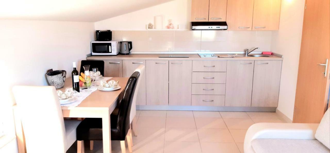 Apartmani Lili Sukošan Εξωτερικό φωτογραφία